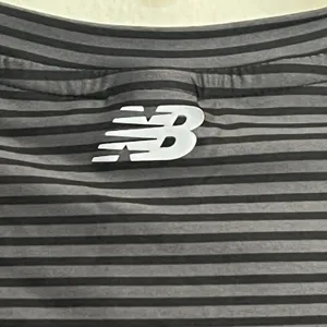 New Balance Isaac Mizrahi Live Shirt Women's Medium Black Striped Tee Activewear thumbnail 7