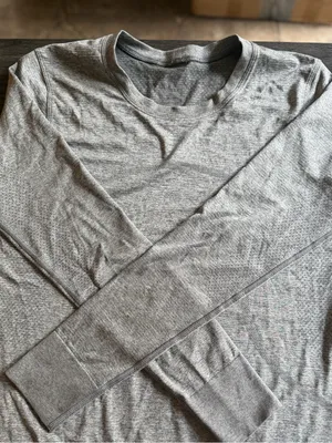 Women’s Lululemon Swifty tech sport 2.0 long sleeve athletic shirt thumbnail 1