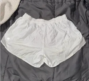 Lululemon Shorts Hotty Hot 2.5" White thumbnail 2