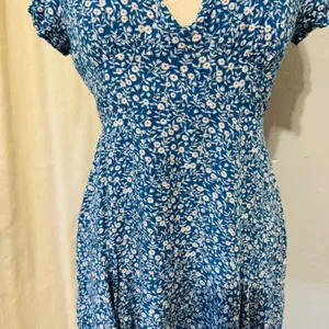 Princess Polly Blue Floral‎ V Neck Mini Dress Short Sleeve Flounce Hem Size 6 thumbnail 2