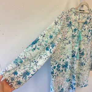 Tahari Cottagecore Floral Paisley Lace Up Tassel Blouse Blue Teal White Boho thumbnail 4