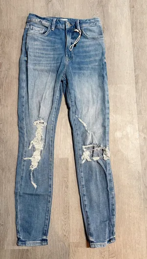 Forever 21 premium distressed skinny jeans thumbnail 1