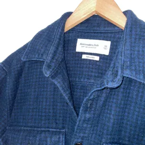 Abercrombie Relaxed Fit Navy And Black Small Plaid Shacket thumbnail 2
