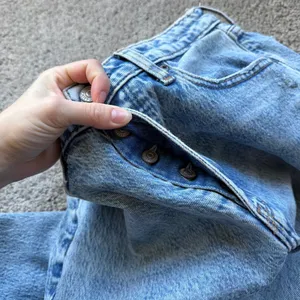 Abercrombie & Fitch The Dad High Rise Curve Love Size 25/0 Short thumbnail 9