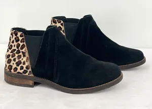 Clarks Black Suede Leopard Calf Hair Heel Chelsea Ankle Boots Size 9.5 thumbnail 1