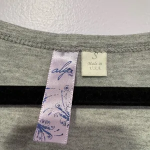 Alya Grey soft shirt with lace trim‎ on the bottom thumbnail 2