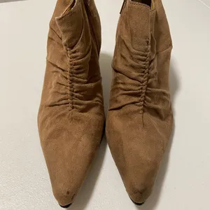 Splash women’s suede heel boots — size 7‎ thumbnail 3