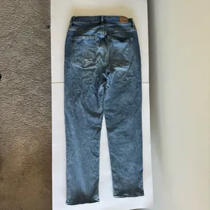 American Eagle Mom Jeans thumbnail 3
