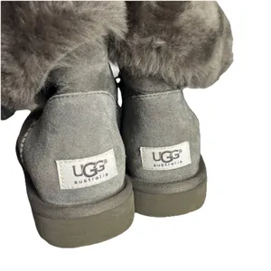 UGG Australia Bailey Button Grey Sheepskin Winter Boots 5803 Women's Size 8 thumbnail 7