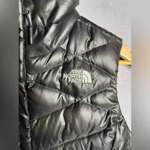 The North Face Women’s Green/Black Puffer Down Filled Vest 550. Size XS thumbnail 3