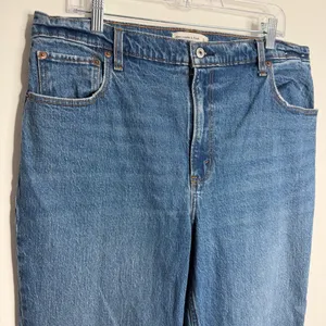 Abercrombie & Fitch The 90's Straight Ultra High Rise Medium‎ Wash Raw Hem 16/33 thumbnail 6