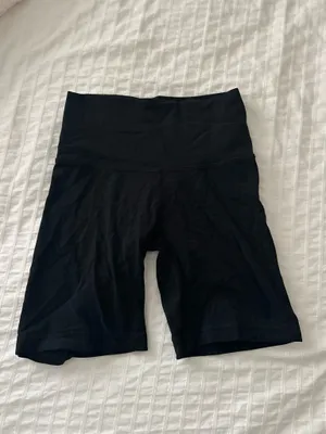Aritzia Butter Biker Shorts TNA 7" thumbnail 4