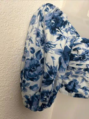Abercrombie and Fitch Size XS Blue Floral Puff-Sleeve Square-Neck Crop Top thumbnail 5
