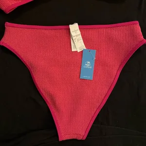 NWT Cupshe Pink Wave U-Ring Bikini Top & High-Rise Bottoms Set thumbnail 3