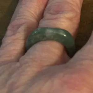 Vintage green Jade band ring Size 6.5 thumbnail 3