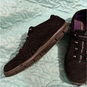 Skechers Womens Gratis In Motion Black Casual Shoes Sneakers Size 8.5 thumbnail 1