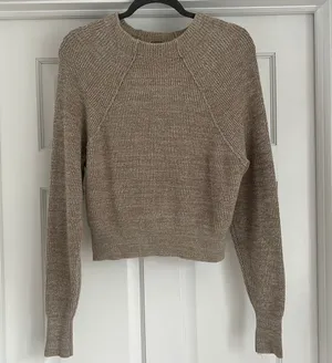 sweater thumbnail 1