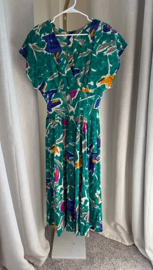 Vintage REO Midi Dress Women's SZ 14 Green Abstract Pleated V-Neck Short Sleeves thumbnail 1