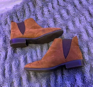 fall booties Size 8 thumbnail 1