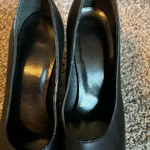 Ovio Black 4” round‎ toe heels size 7.5 thumbnail 4