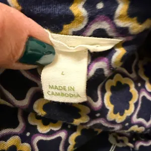 Vera Bradley Vintage Navy Floral Women’s Top Size Large thumbnail 5