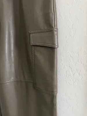 NEW Abercrombie & Fitch Curve Love Vegan Leather Cargo 90s Relaxed Pants 31/12 thumbnail 9