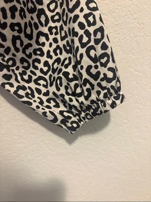 Ann Taylor Black & White Leopard Print Blouse with bow on back M thumbnail 7