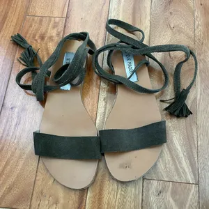 Steve Madden Kaara Strappy Olive Tie Up Sandals thumbnail 2