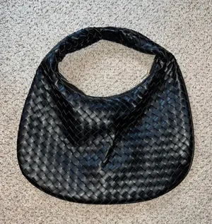 Abercrombie & Fitch Woven Shoulder Bag Black thumbnail 1