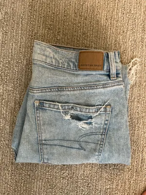 American Eagle Outfitters Ripped Mom Jeans thumbnail 3