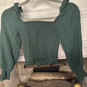Aritzia Sunday Best Green Smocked Crop Top Puff Sleeve Cottagecore Romantic XS thumbnail 2