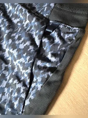 Athleta Brooklyn Printed Shorts Size 10 Allure Navy Leopard Blue Black 4” Travel thumbnail 3