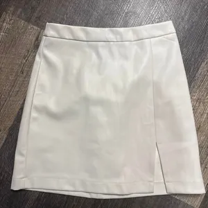 Abercrombie & Fitch size XS White faux leather mini skirt thumbnail 1