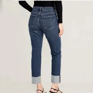 Old Navy Jeans Women Size 6 Blue Mid Rise Boyfriend Cuffed Hem‎ Crop Distressed thumbnail 4