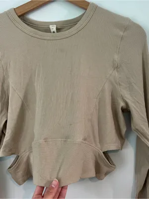 Lululemon LA Cut-Out-Waist Crop LS Size 10 Athleisure Crop Workout Top thumbnail 7