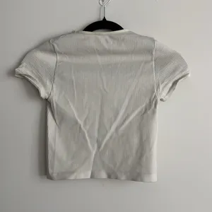 Urban Outfitters Fitted Crop T-Shirt Size M/L thumbnail 4