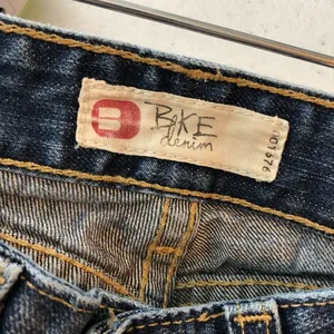 BKE Womens Jeans Star 18 Distressed Boot Cut Low Rise 24 HEMMED thumbnail 3
