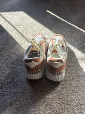 Universal Thread Sneakers Women’s thumbnail 3