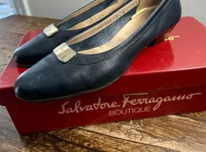 Salvatore Ferragamo Vintage navy heels women's size‎ 7S thumbnail 1