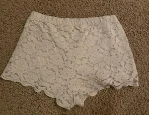 White lace Abercrombie and fitch mini shorts thumbnail 4