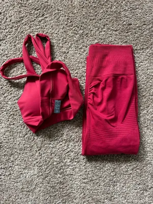 Women's 2-Piece Seamless Activewear Set - Racerback Sports Bra & Scrunch Butt Leggings size Small thumbnail 3