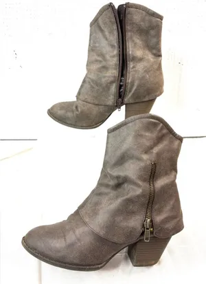 POP 9 LAUPER Zip Slouch Wood Stack Heel Booties Ankle Boots in Taupe thumbnail 1