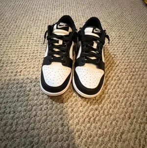 Panda Nike Dunk Low thumbnail 2