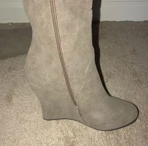 Tan:Olive Wedge Boots Size 9 thumbnail 6