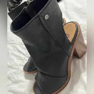 UGG Black Peep-Toe Heeled Boots thumbnail 7