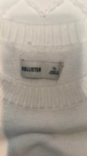 Hollister White Sweater with Pink Bow thumbnail 2