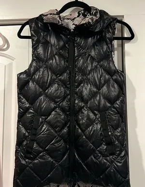 Lululemon Fluffiest Vest REVERSIBLE Black Ziggy Snake Pink Goose Down Sz 4‎ EUC thumbnail 1
