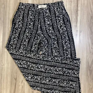 Abercrombie & Fitch Bohemian Floral Pattern Flare Leg - 0 thumbnail 2