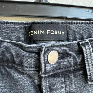 Aritzia Denim Forum Jeans 26x27 Arlo Organic Straight Solid Black Size 26 LONG thumbnail 3