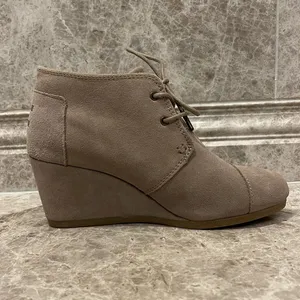Toms Kala Desert Wedge Bootie Size 7.5 Suede Taupe Lace Up Boot thumbnail 4